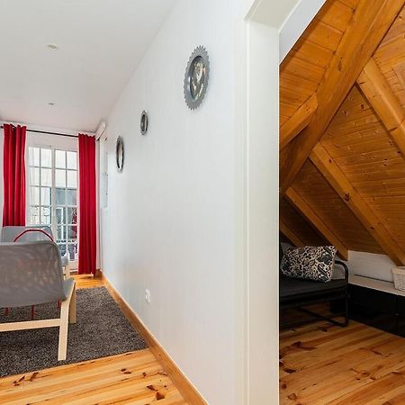 Attic Apartment With Balcony In Bairro Alto Lisboa Extérieur photo