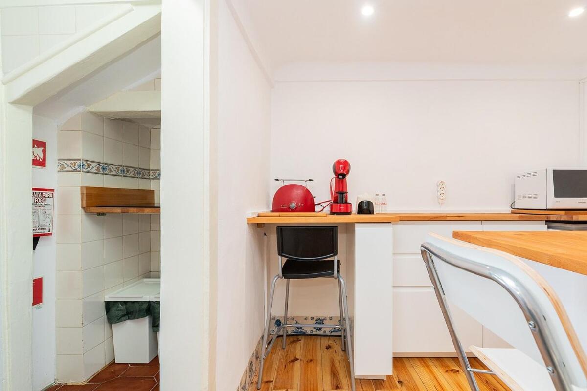 Attic Apartment With Balcony In Bairro Alto Lisboa Extérieur photo