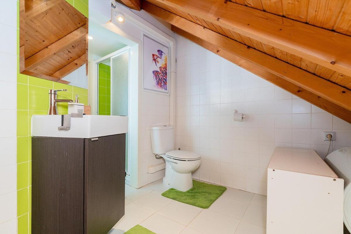 Attic Apartment With Balcony In Bairro Alto Lisboa Extérieur photo