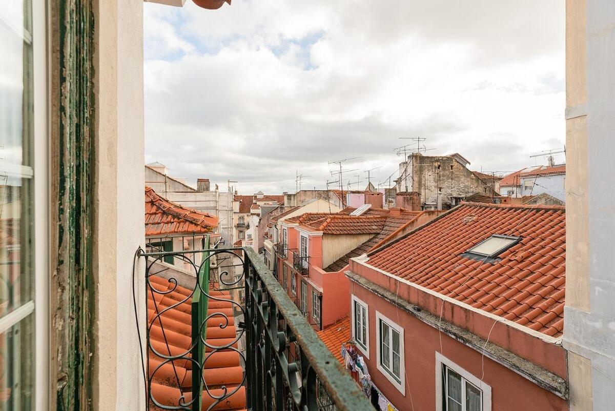 Attic Apartment With Balcony In Bairro Alto Lisboa Extérieur photo