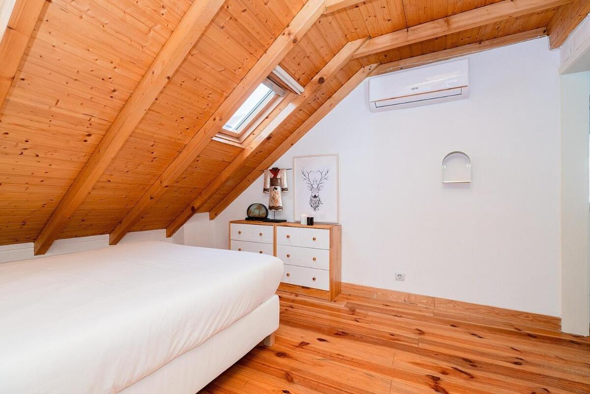 Attic Apartment With Balcony In Bairro Alto Lisboa Extérieur photo